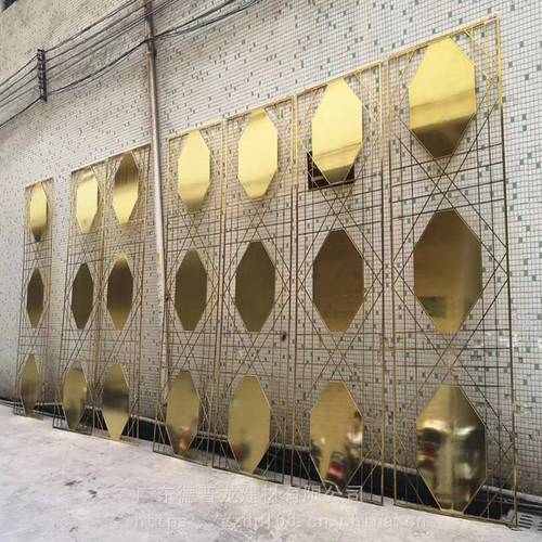 温州浮雕花板窗格吊顶表面具有8k的镜面反光效果广东德普龙建材制造